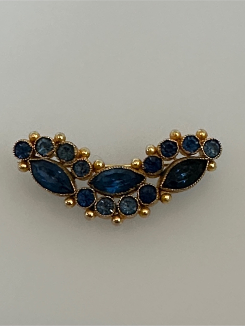 Vintage Gold-Tone Blue Crystal Ear Cuff - Elegant Navy Accent